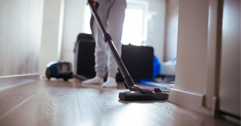 kaksion siivous hinta