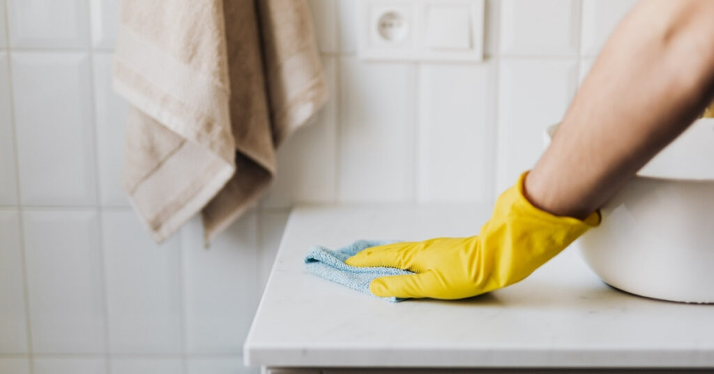 omakotitalon siivouksen hinta