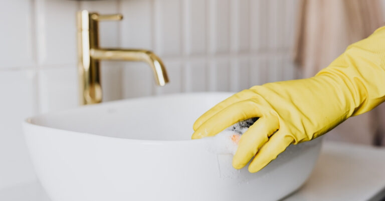 kylpyhuoneen siivous