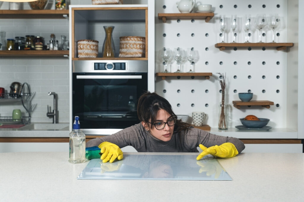 pakonomainen siivoaminen